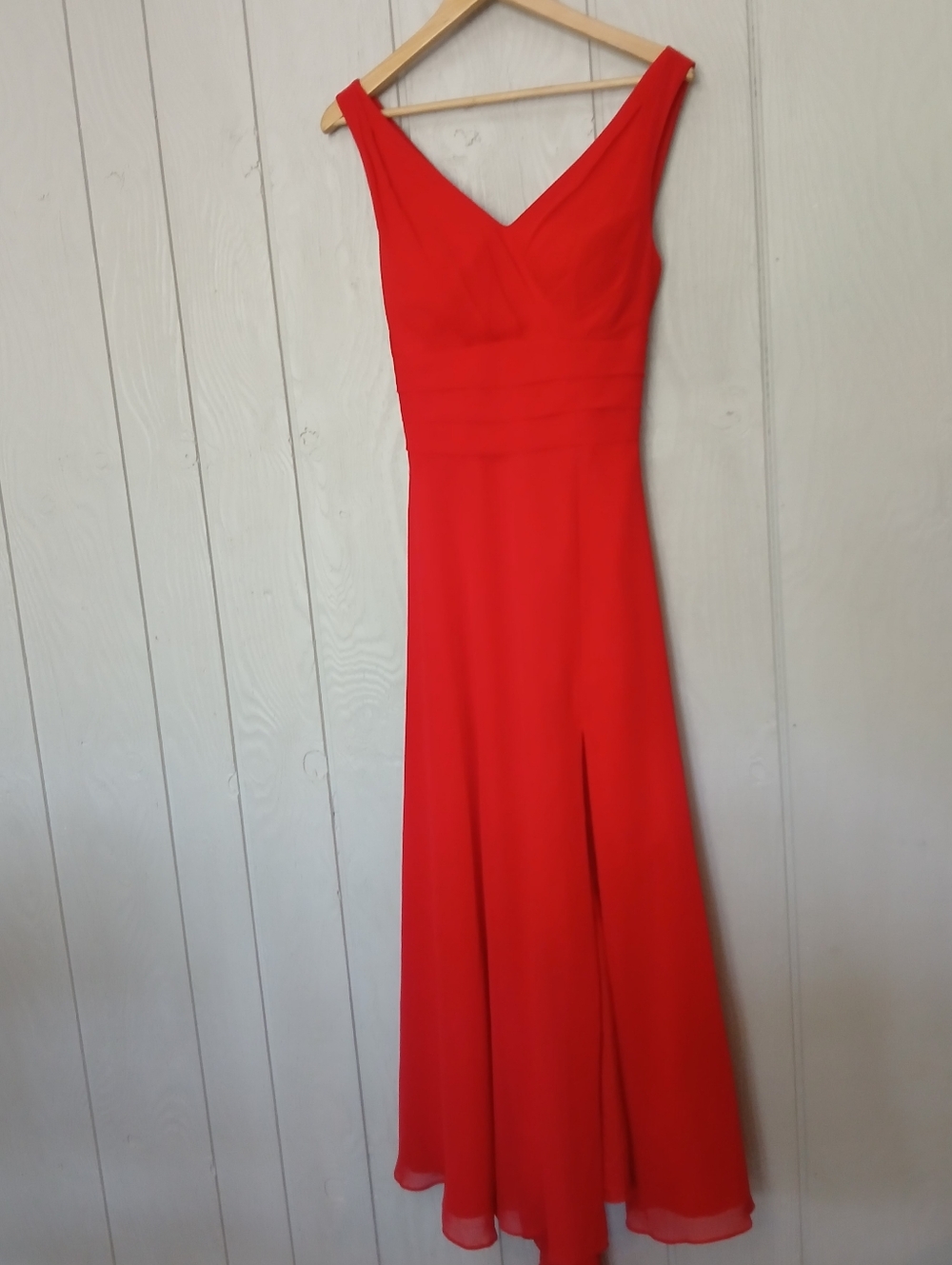 Azazie Bianca Elegant Red V-Neck Maxi Dress  Formal Gown Tie Back Size Medium*